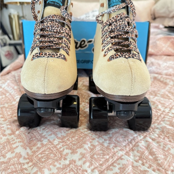Sure-Grip Boardwalk Tan Retro Skates - Picture 5 of 12